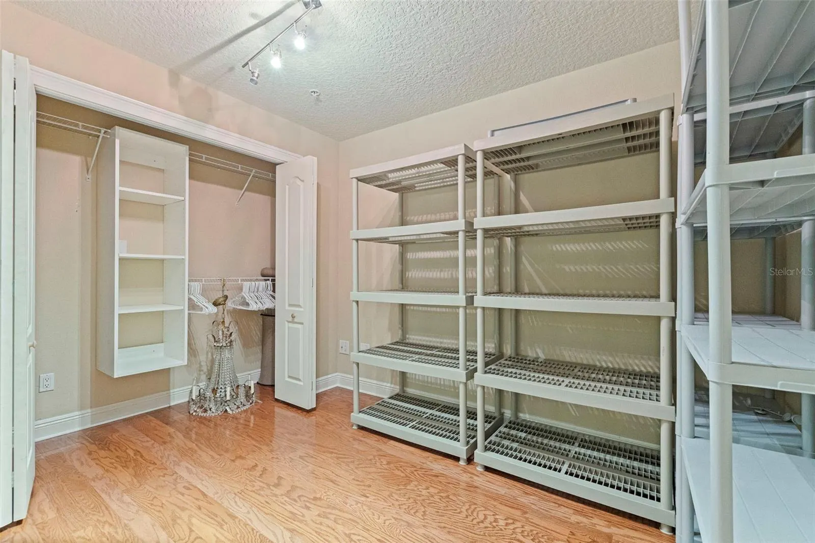 114 E DAVIS BLVD #4 #4