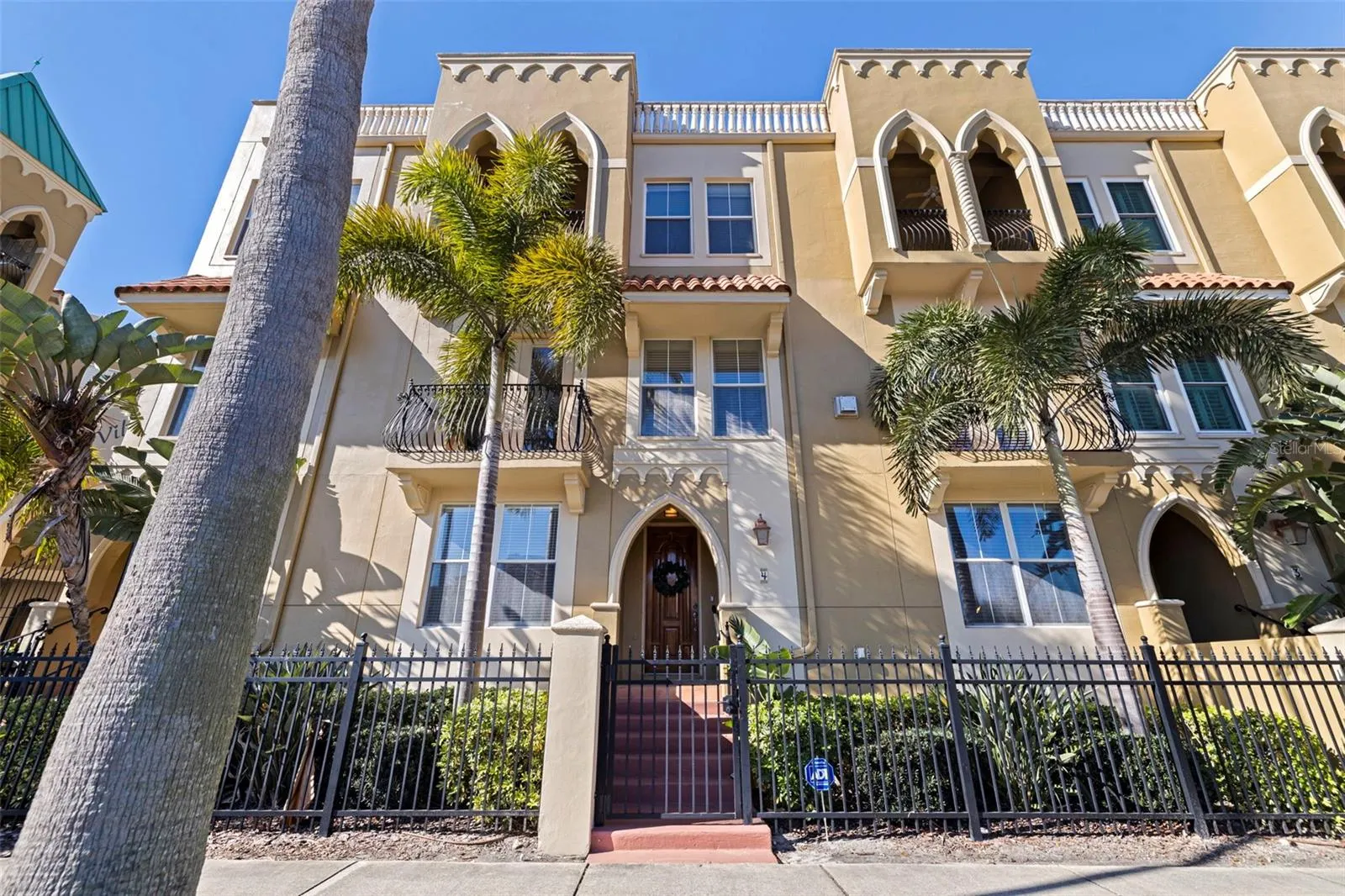 114 E DAVIS BLVD #4 #4