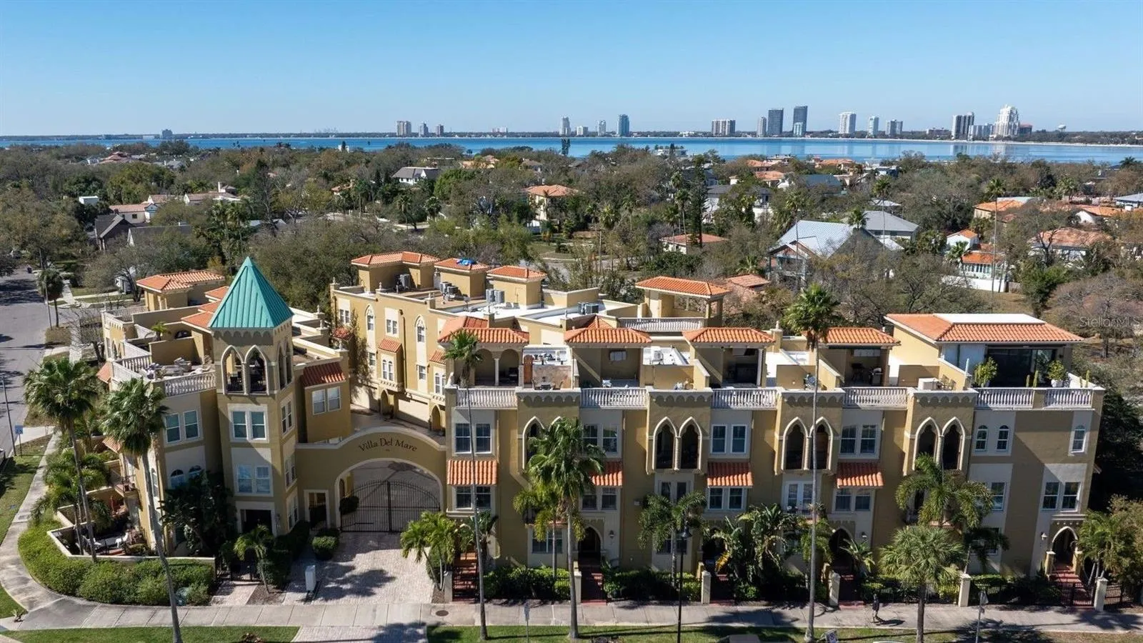 114 E DAVIS BLVD #4 #4