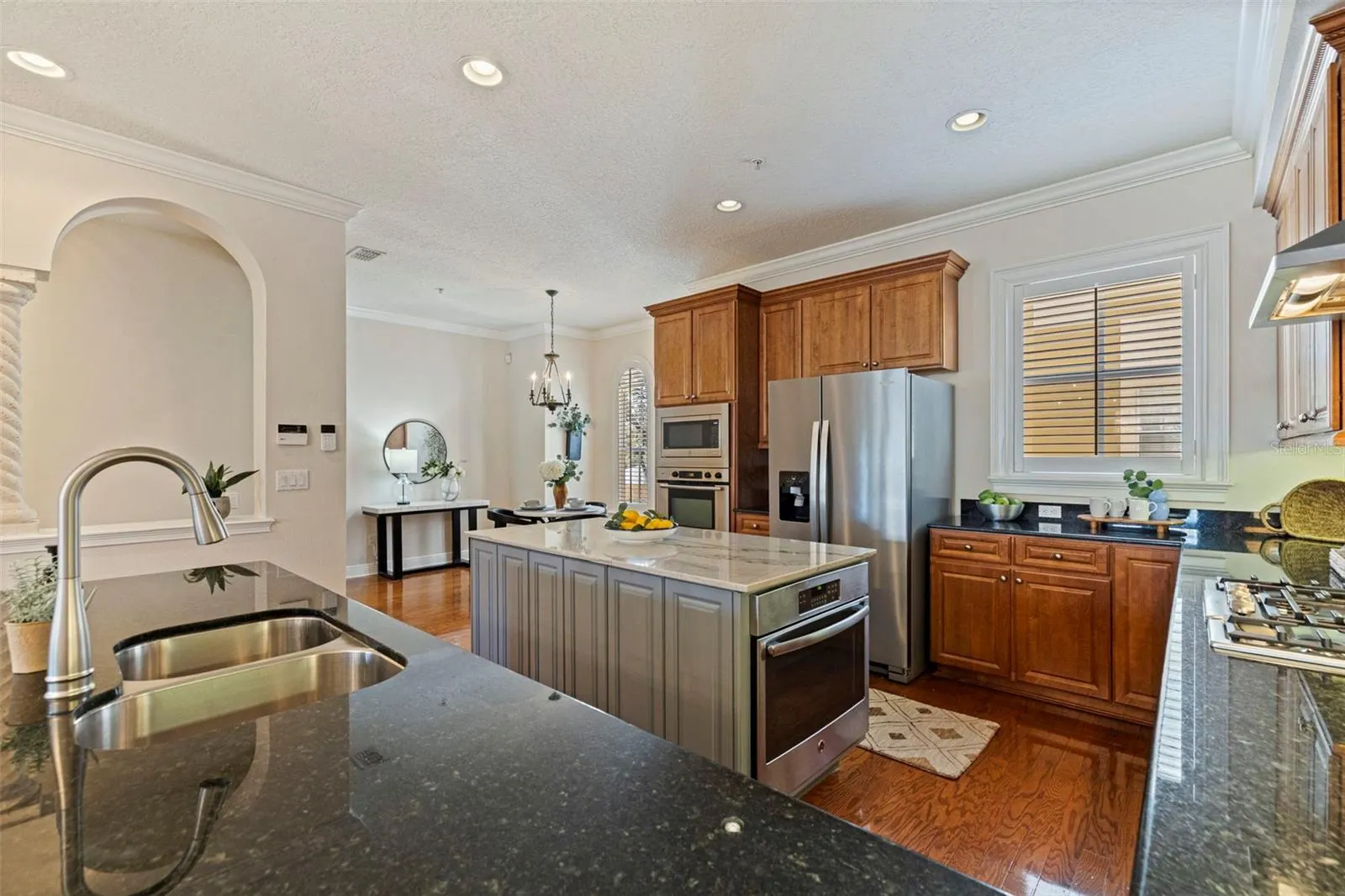 114 E DAVIS BLVD #4 #4