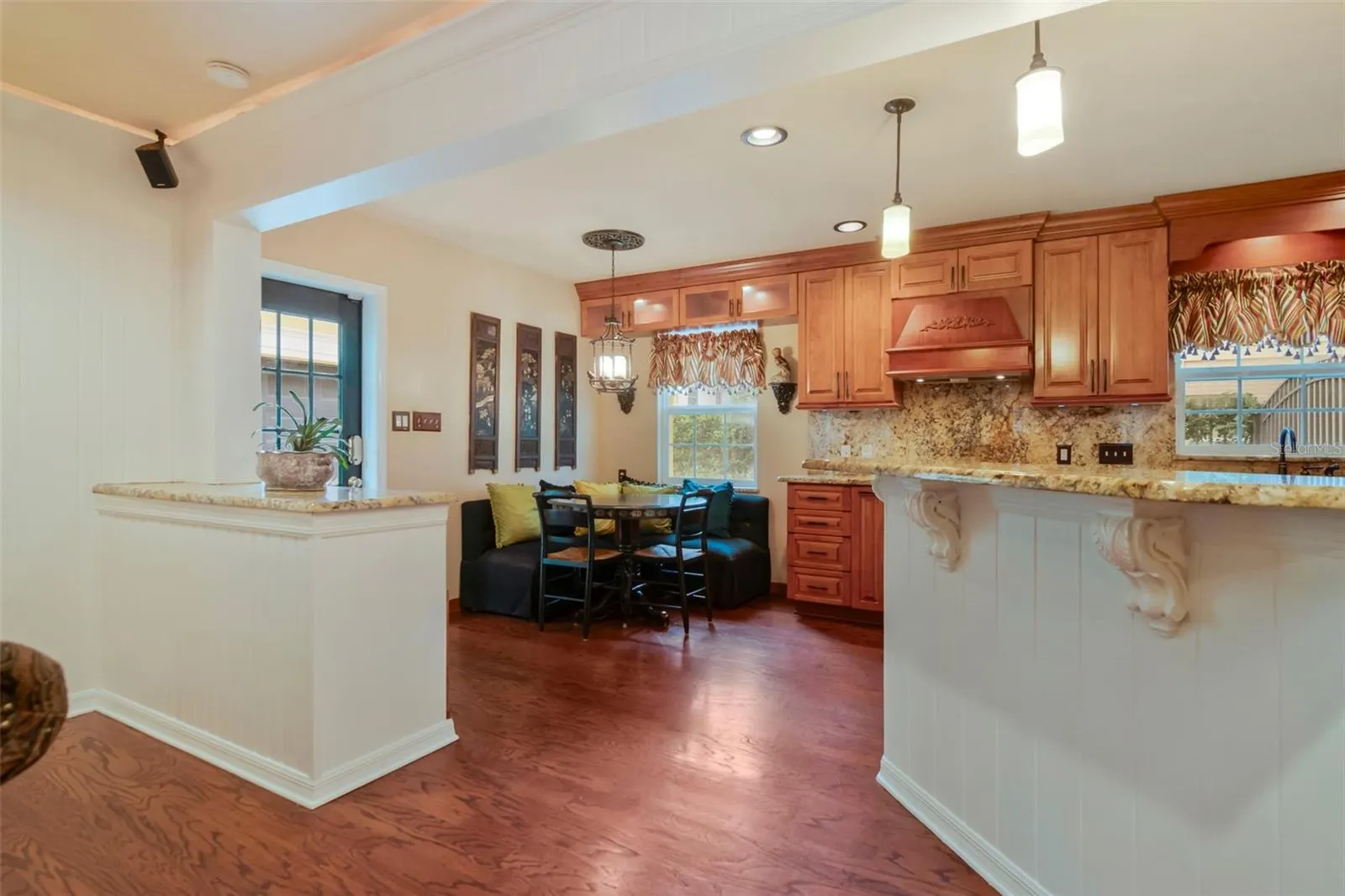 1231 S ROXMERE RD