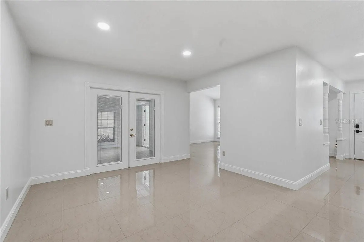 7047 SILVERMILL DR