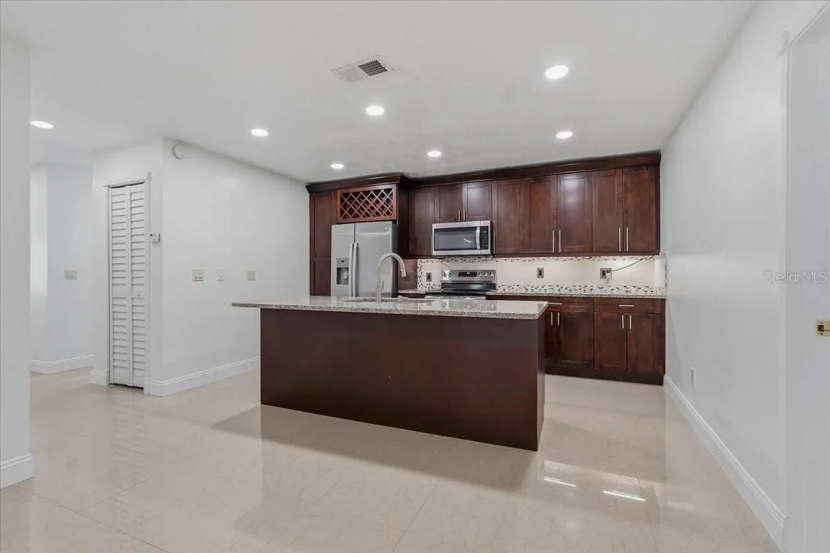 7047 SILVERMILL DR