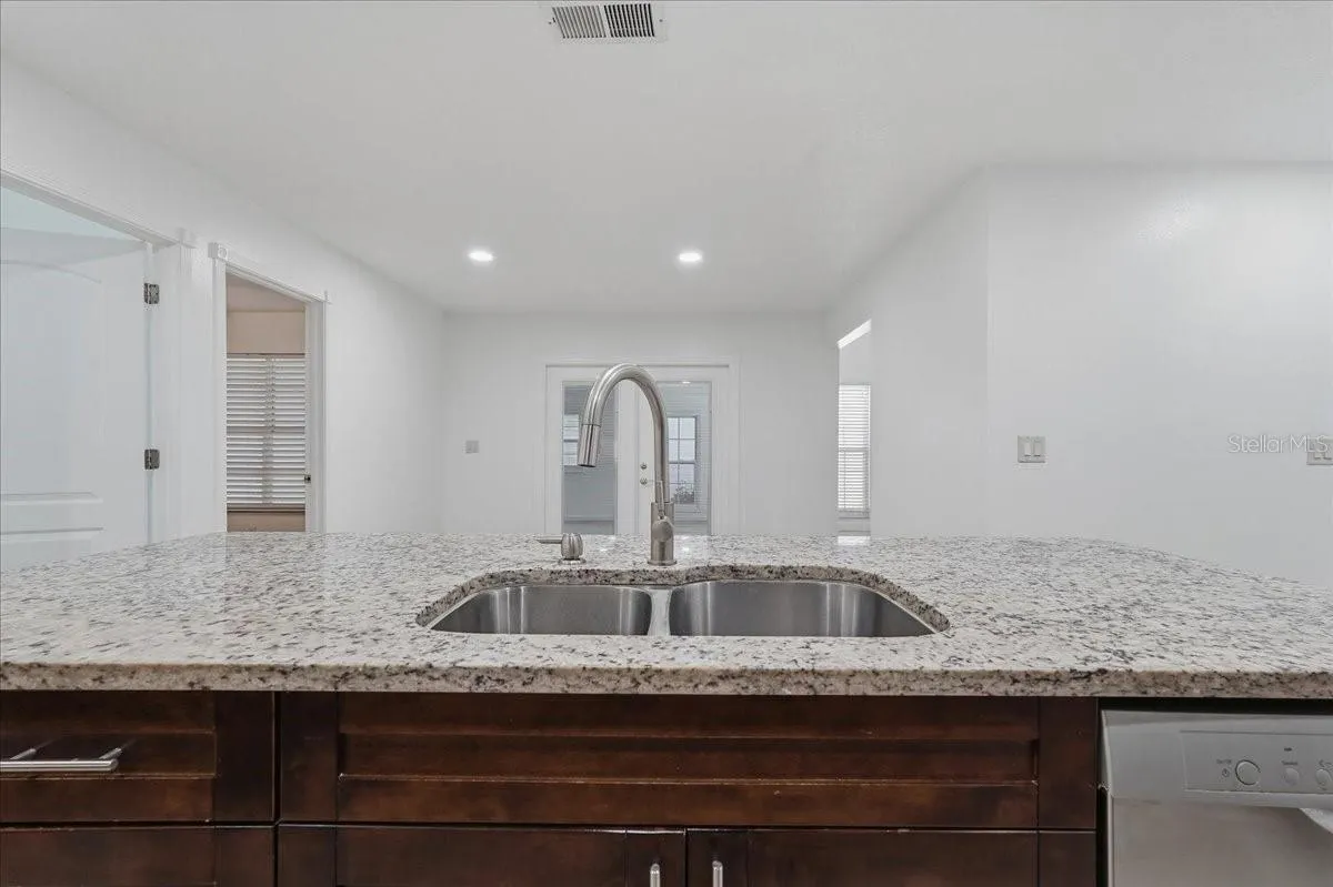 7047 SILVERMILL DR