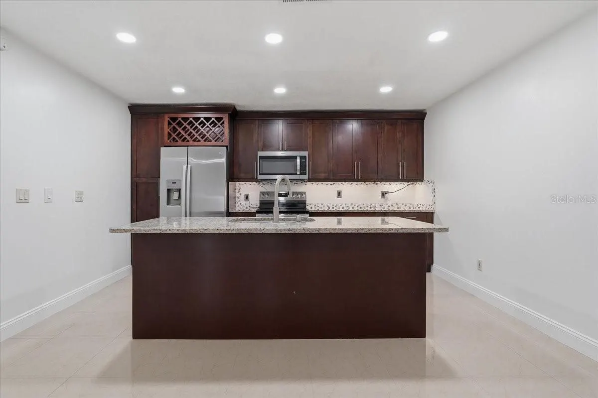 7047 SILVERMILL DR