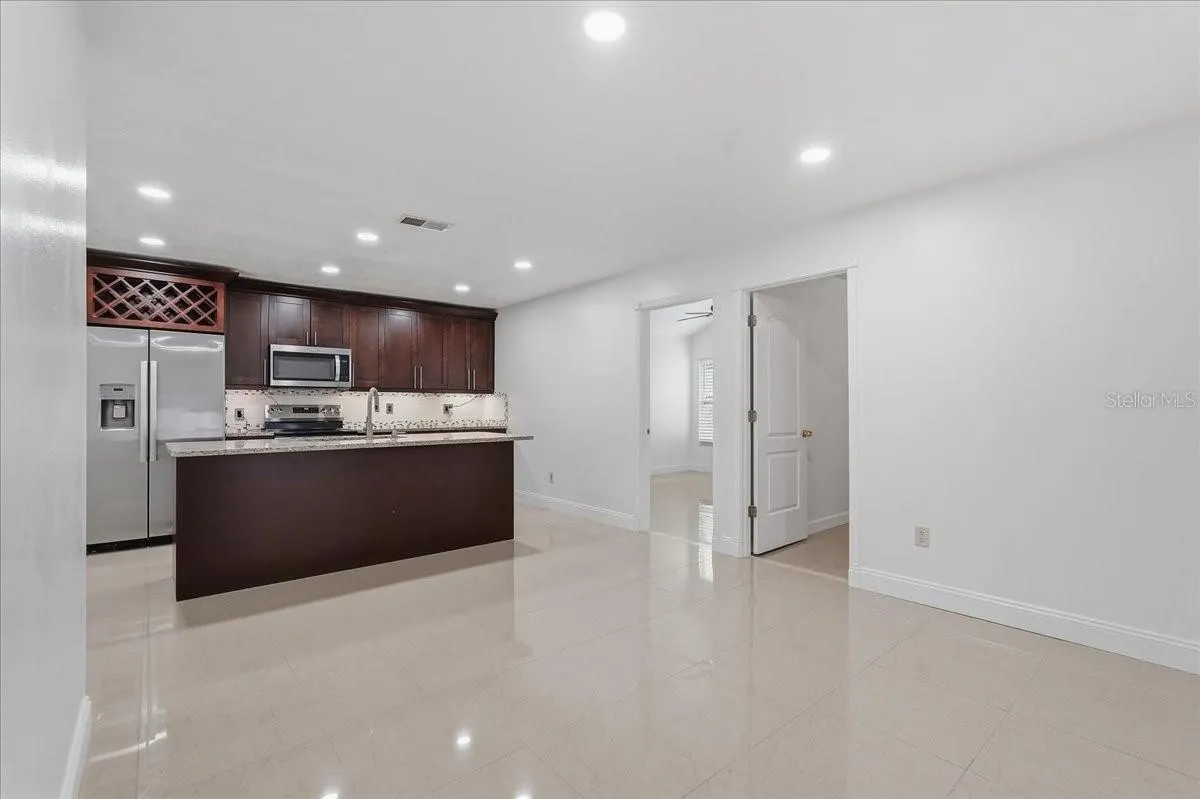 7047 SILVERMILL DR