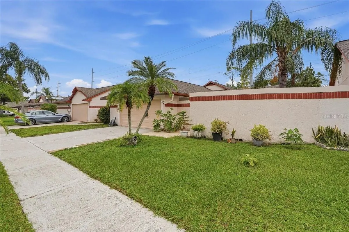 7047 SILVERMILL DR