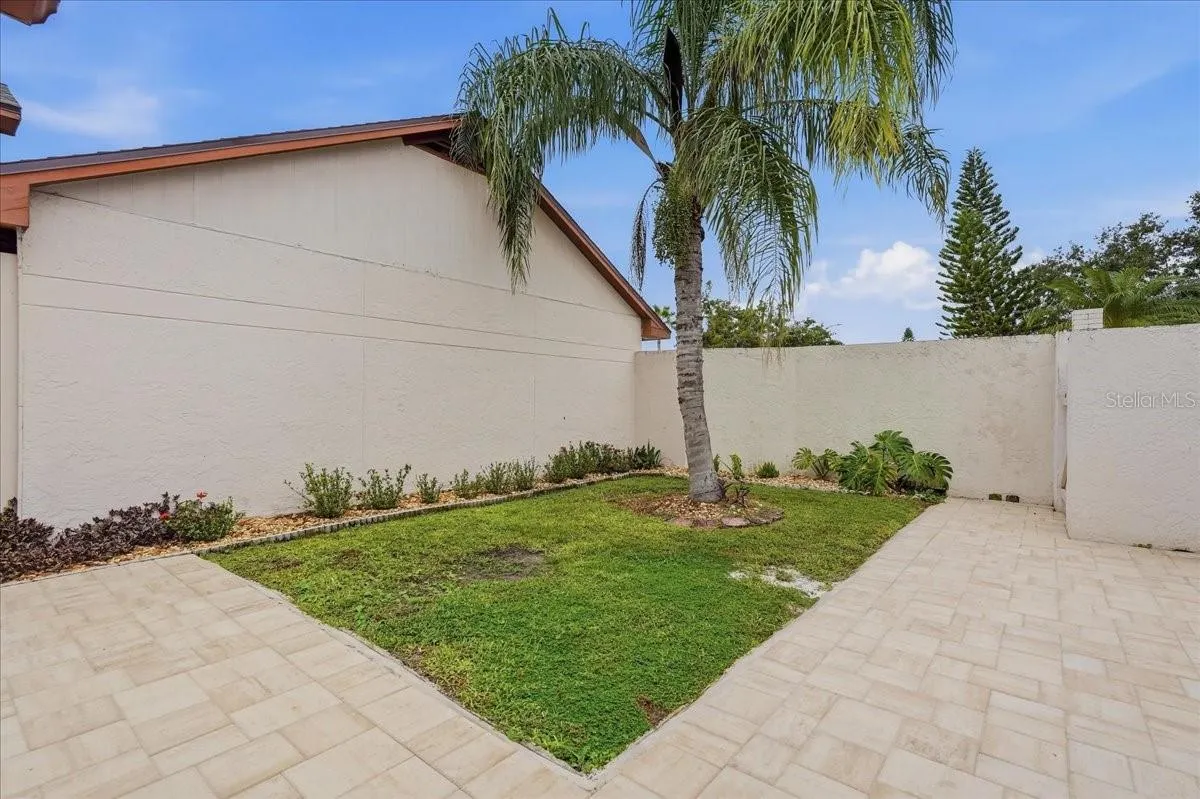 7047 SILVERMILL DR