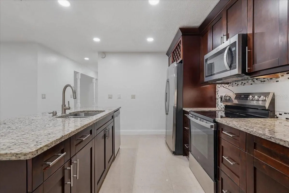 7047 SILVERMILL DR
