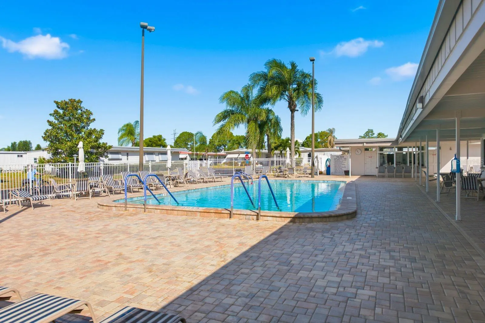 203 SEAGULL DR