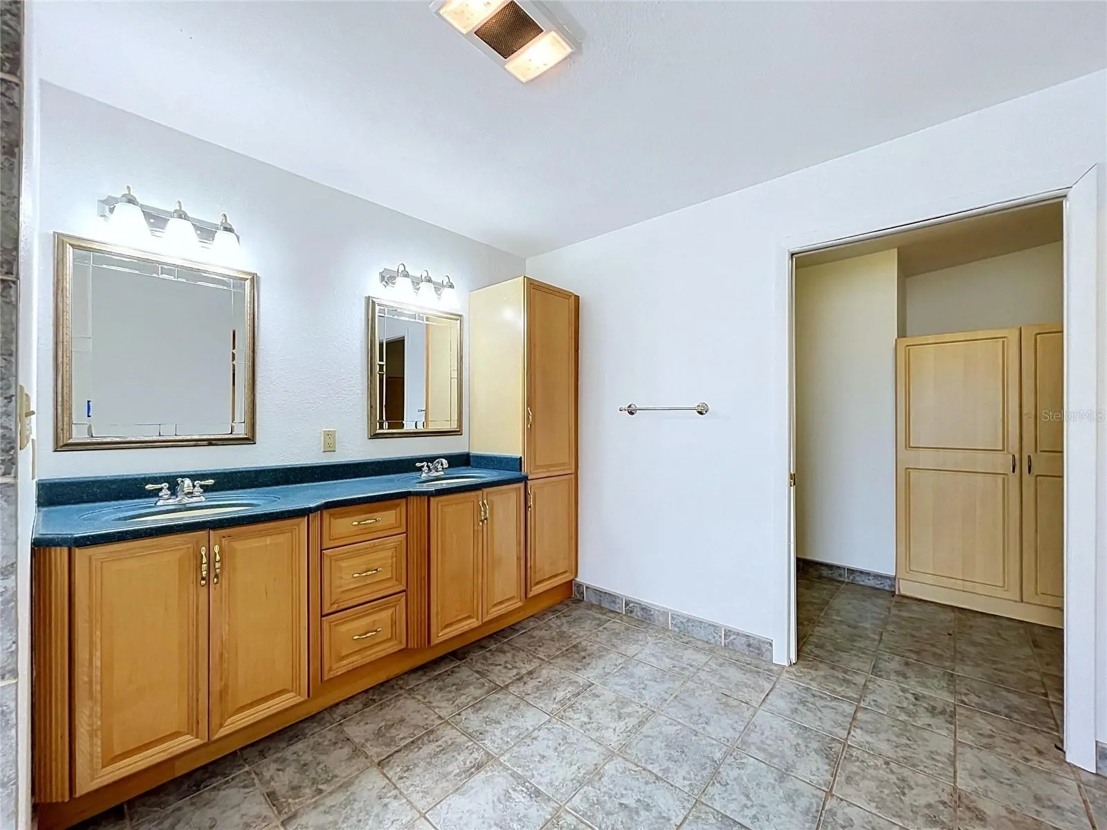 1348 EDGEWATER BEACH DR
