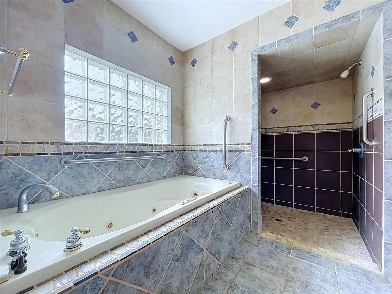 1348 EDGEWATER BEACH DR