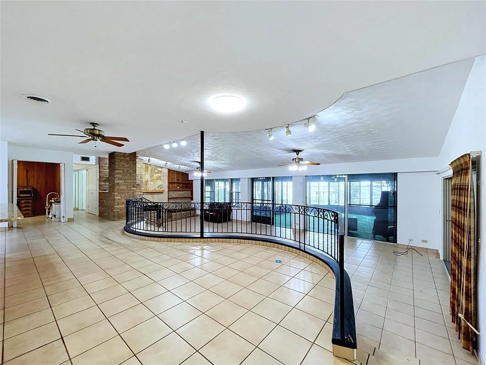 1348 EDGEWATER BEACH DR