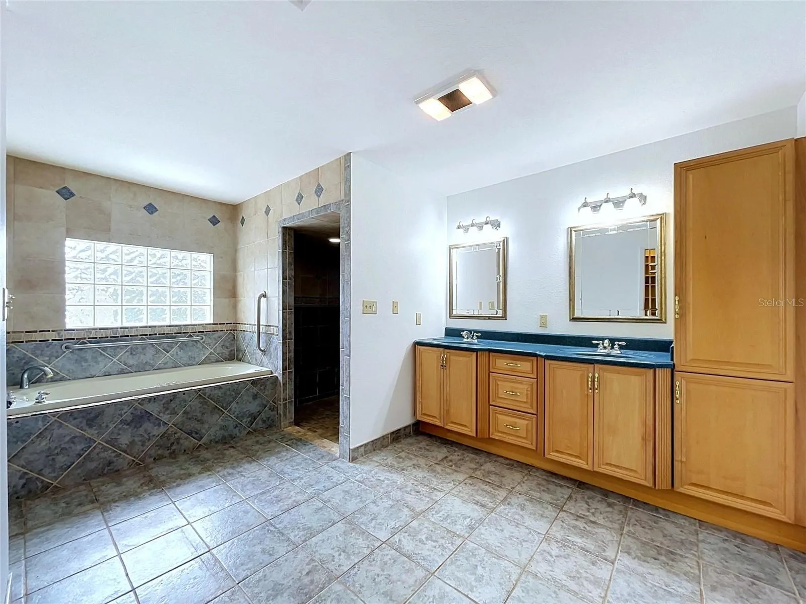 1348 EDGEWATER BEACH DR