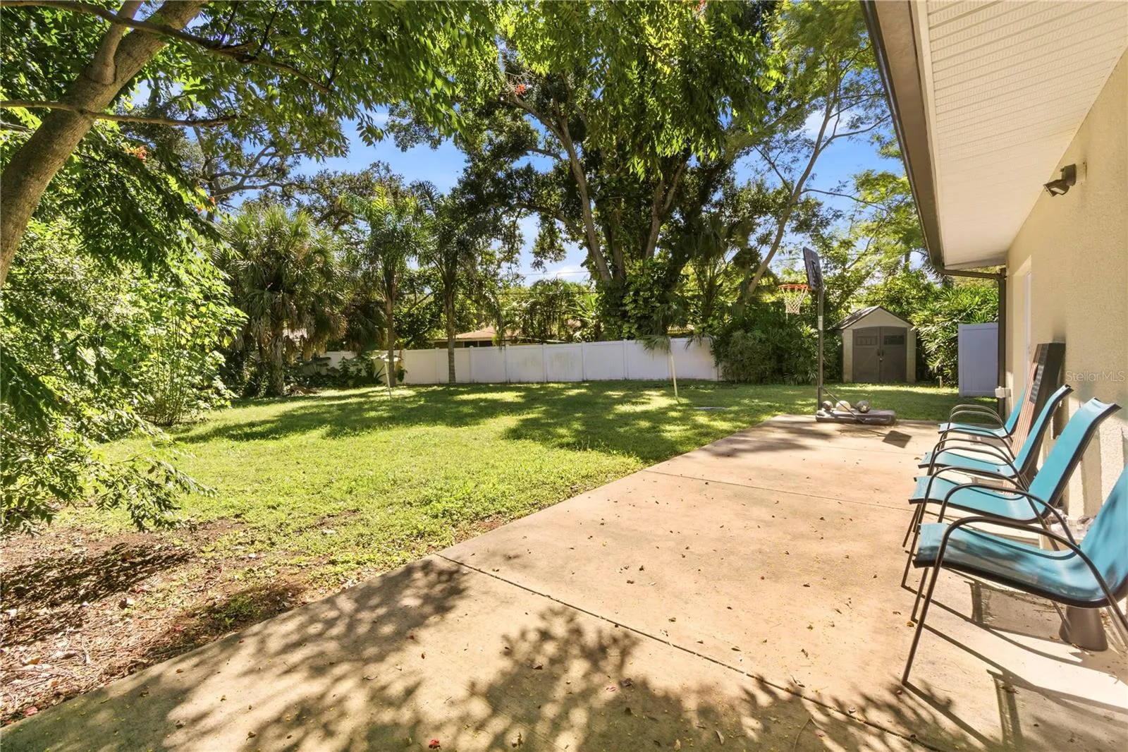2608 OAKWOOD DR