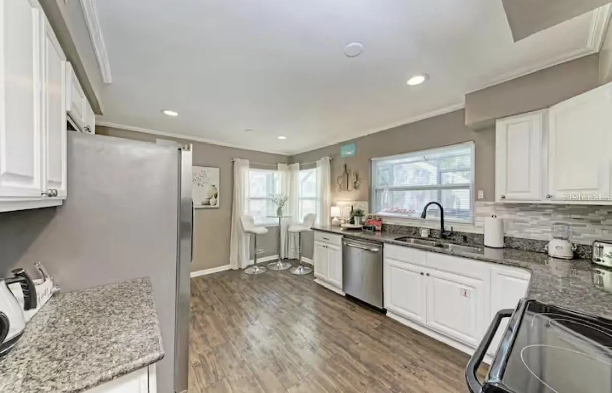 2608 OAKWOOD DR