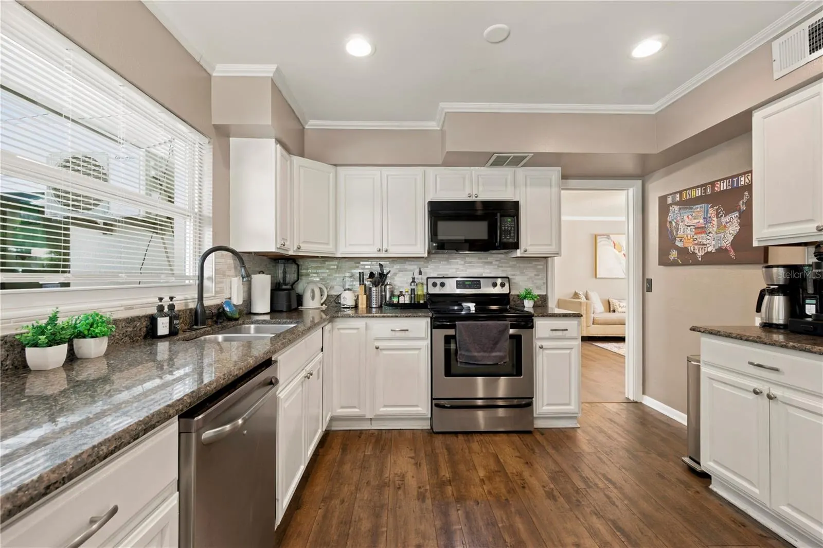 2608 OAKWOOD DR