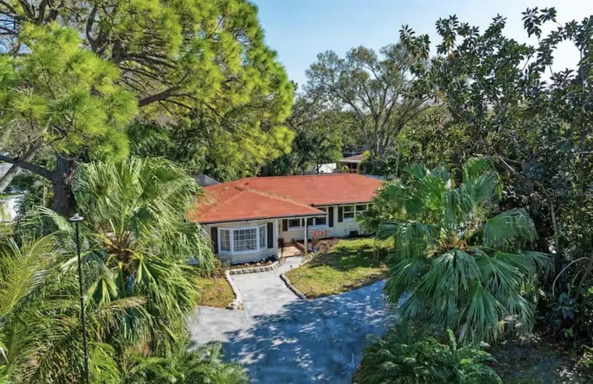 2608 OAKWOOD DR