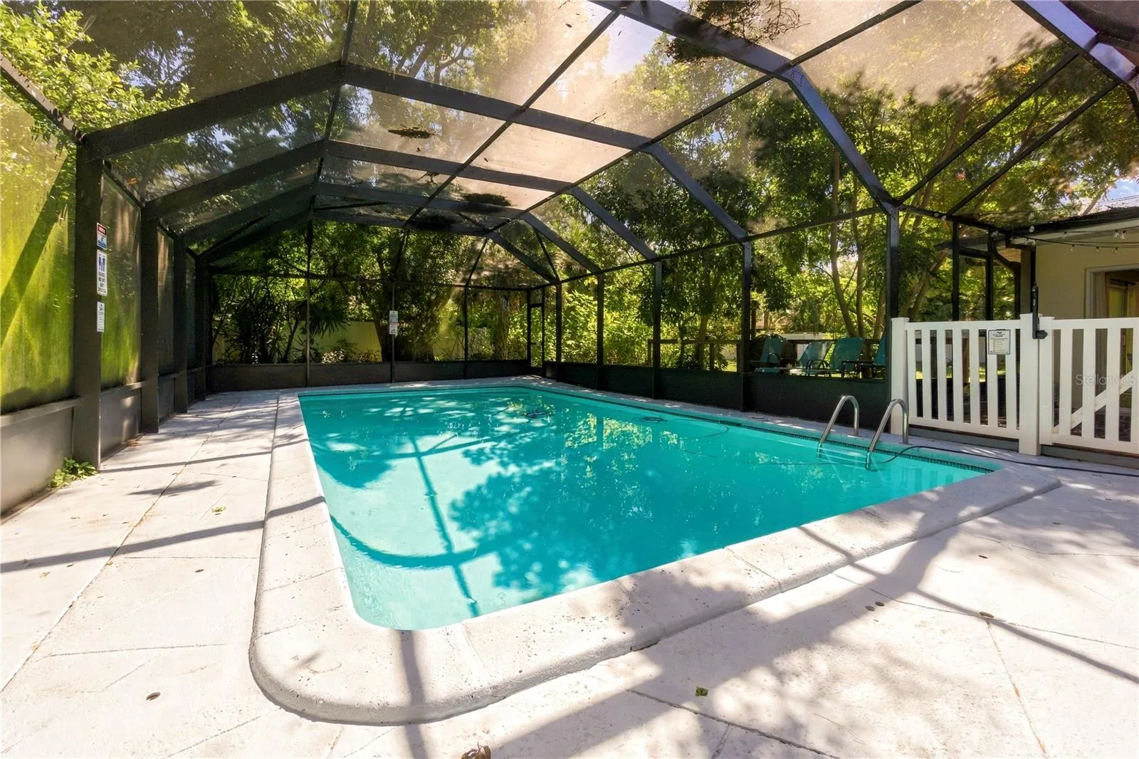 2608 OAKWOOD DR