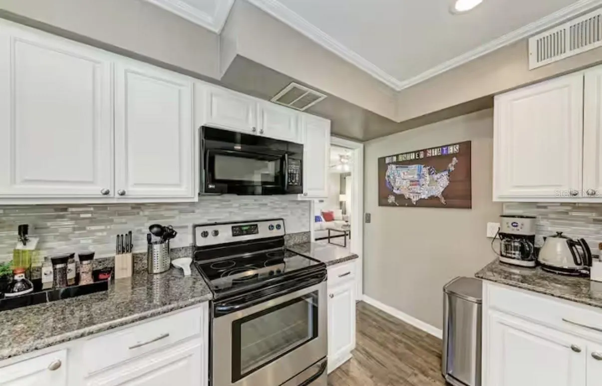 2608 OAKWOOD DR