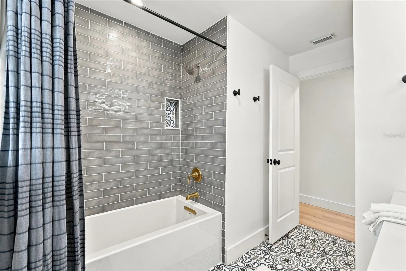 2710 21ST AVE W