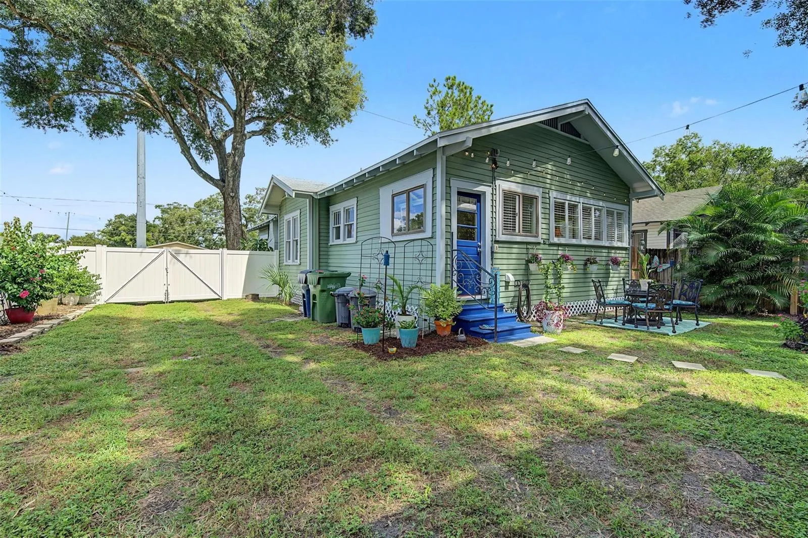 809 E FLORA ST