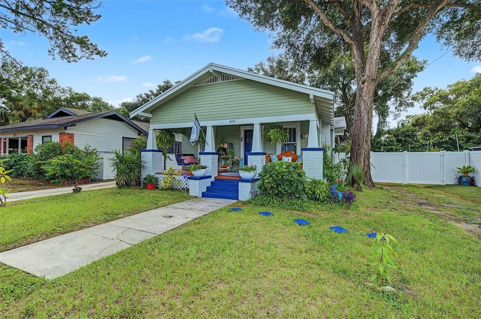 809 E FLORA ST
