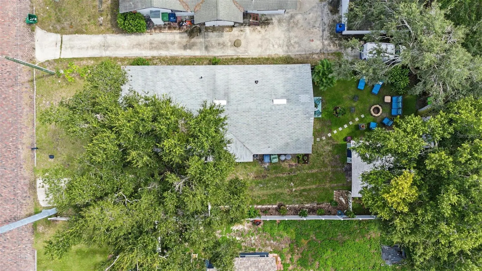 809 E FLORA ST