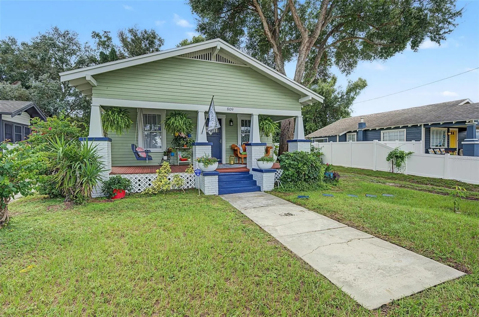 809 E FLORA ST