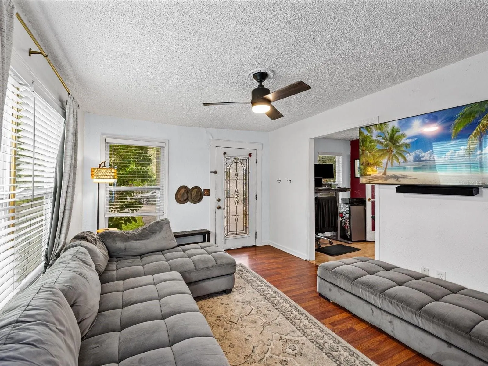 910 E ESKIMO AVE