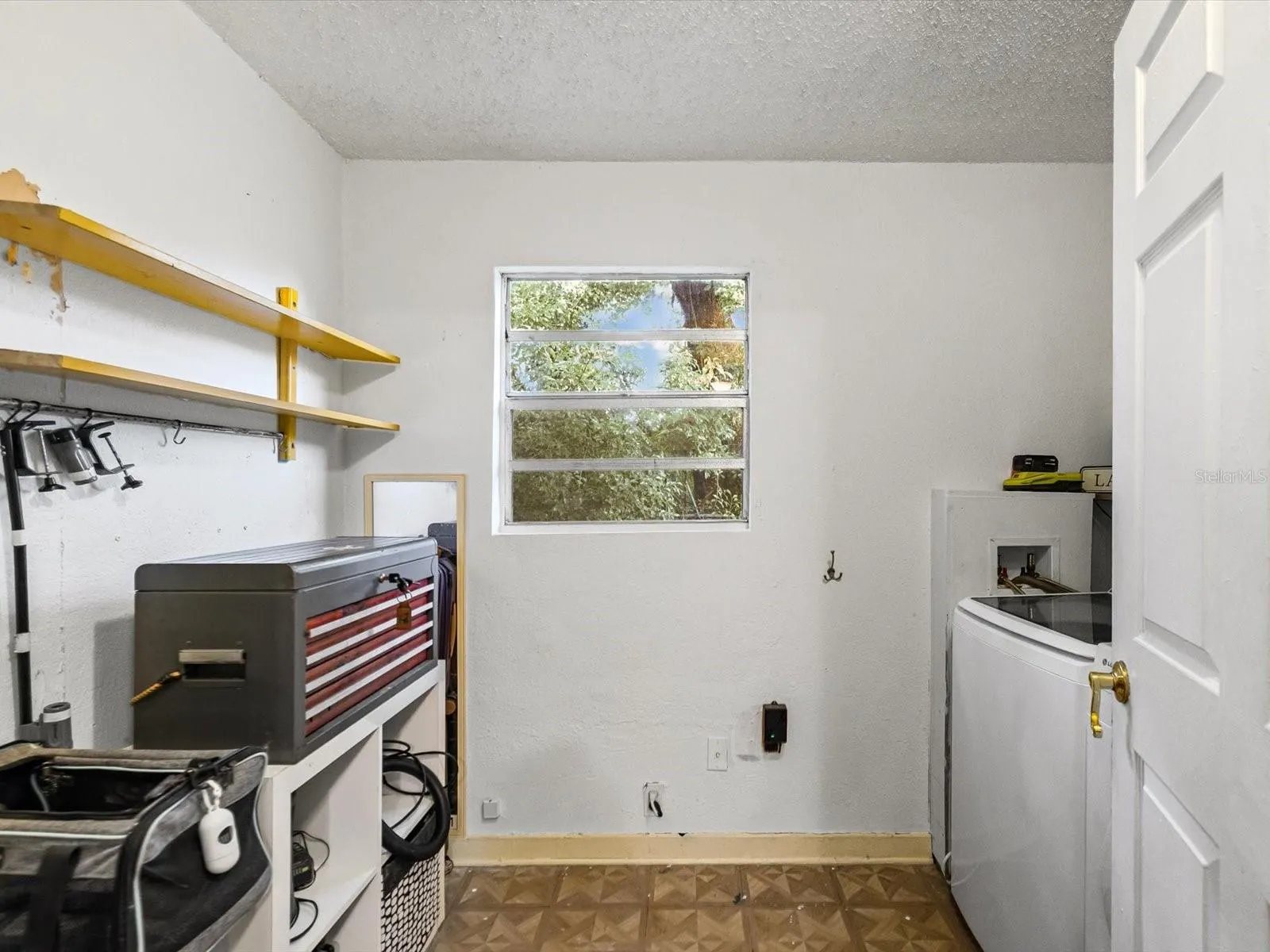 910 E ESKIMO AVE
