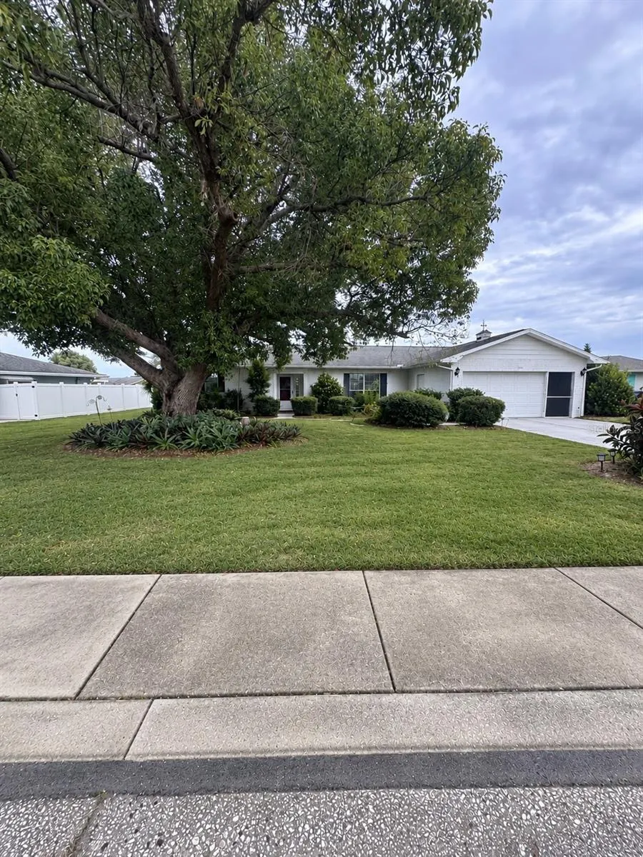 1731 COCO PALM CIR