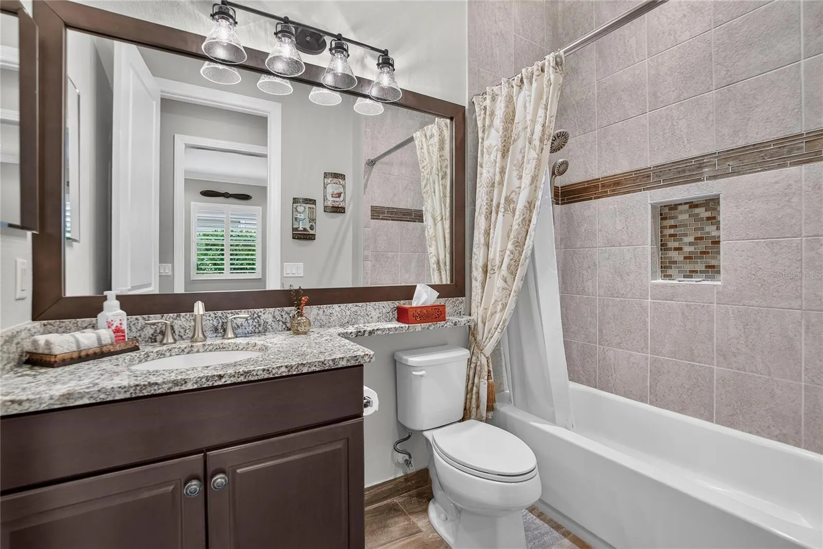 5002 EMERALD ISLE DR