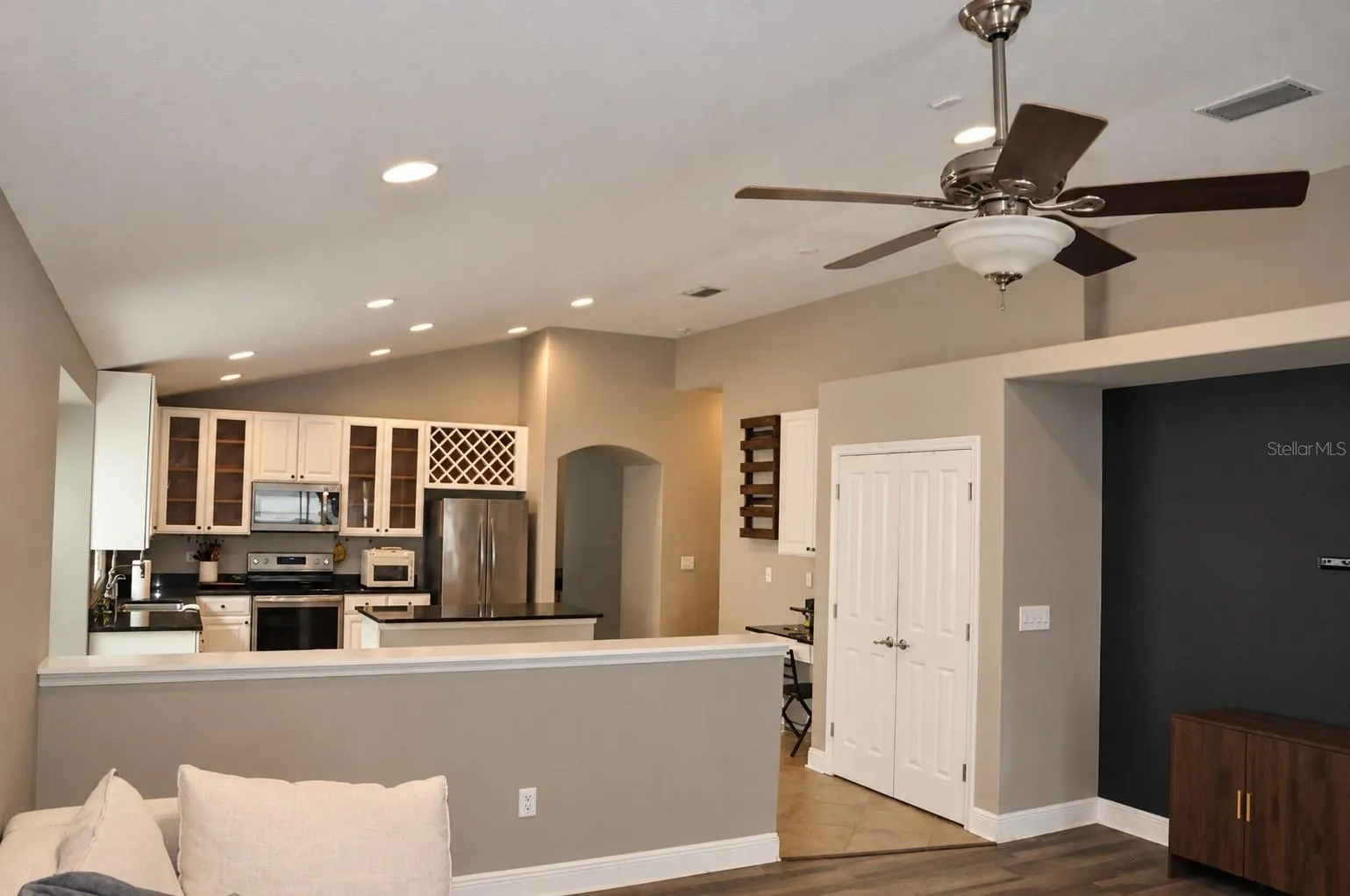 421 THICKET CREST RD