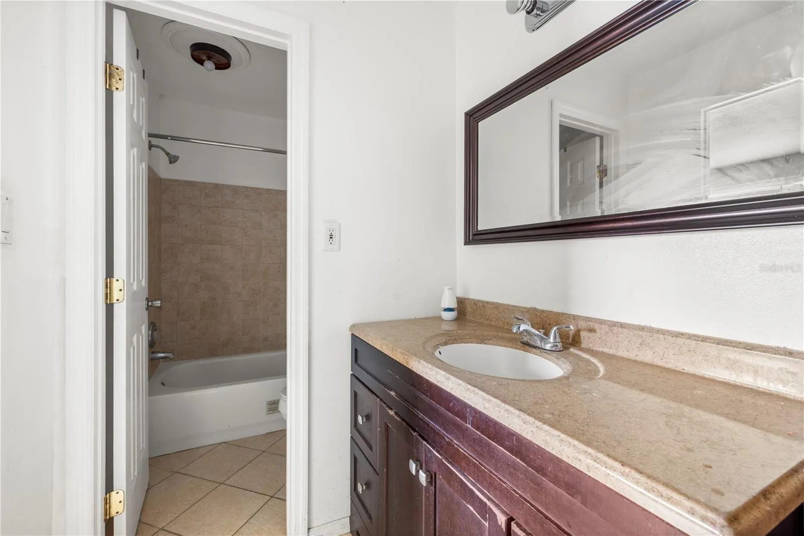 7609 LA MESITA CT