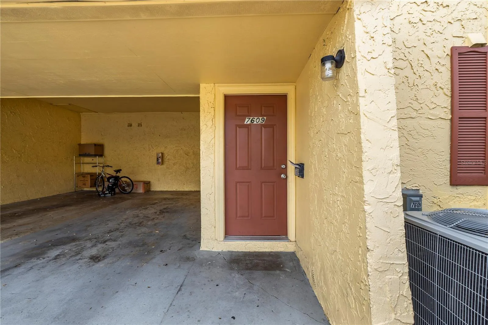 7609 LA MESITA CT
