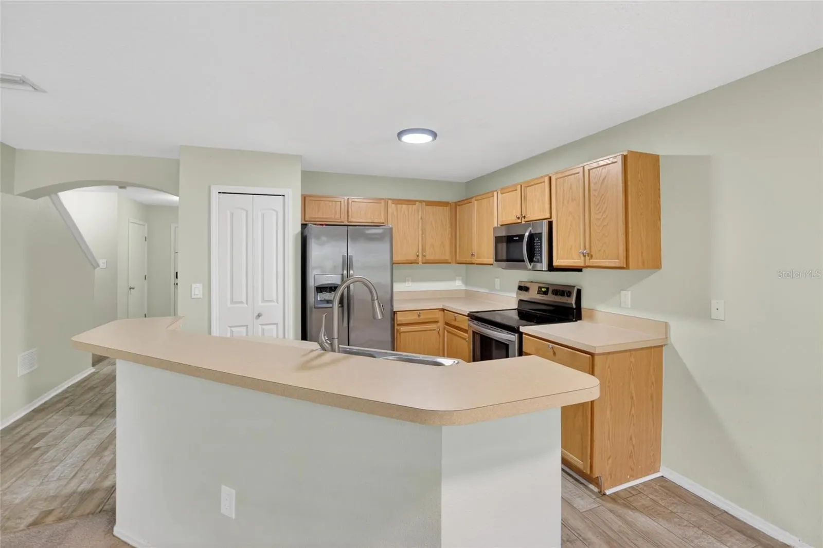 2605 OLEANDER LAKES DR