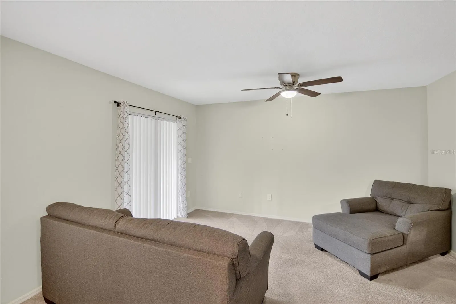 2605 OLEANDER LAKES DR