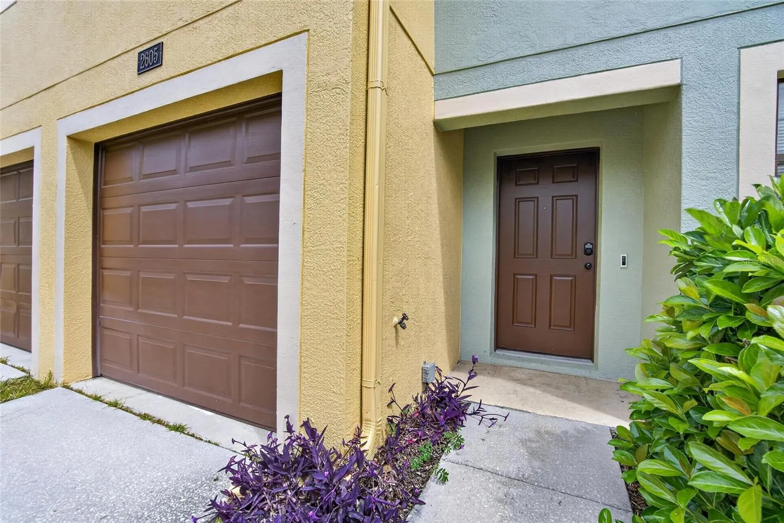 2605 OLEANDER LAKES DR