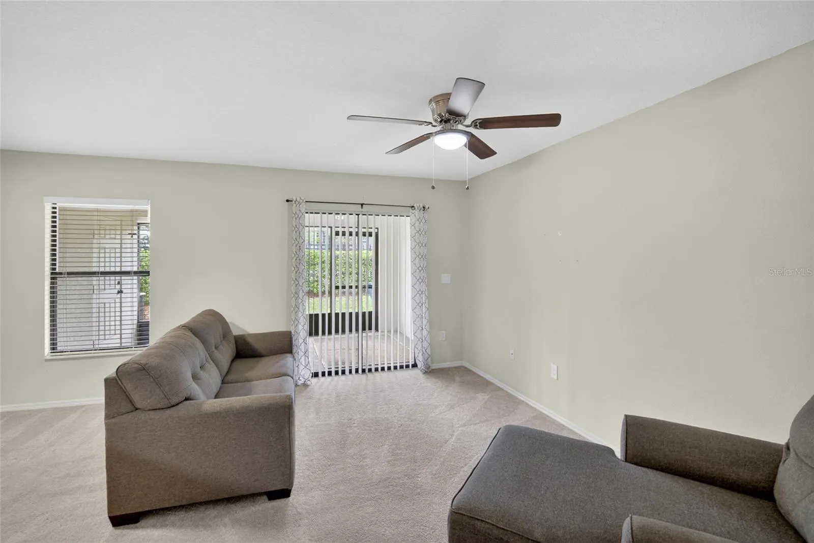 2605 OLEANDER LAKES DR
