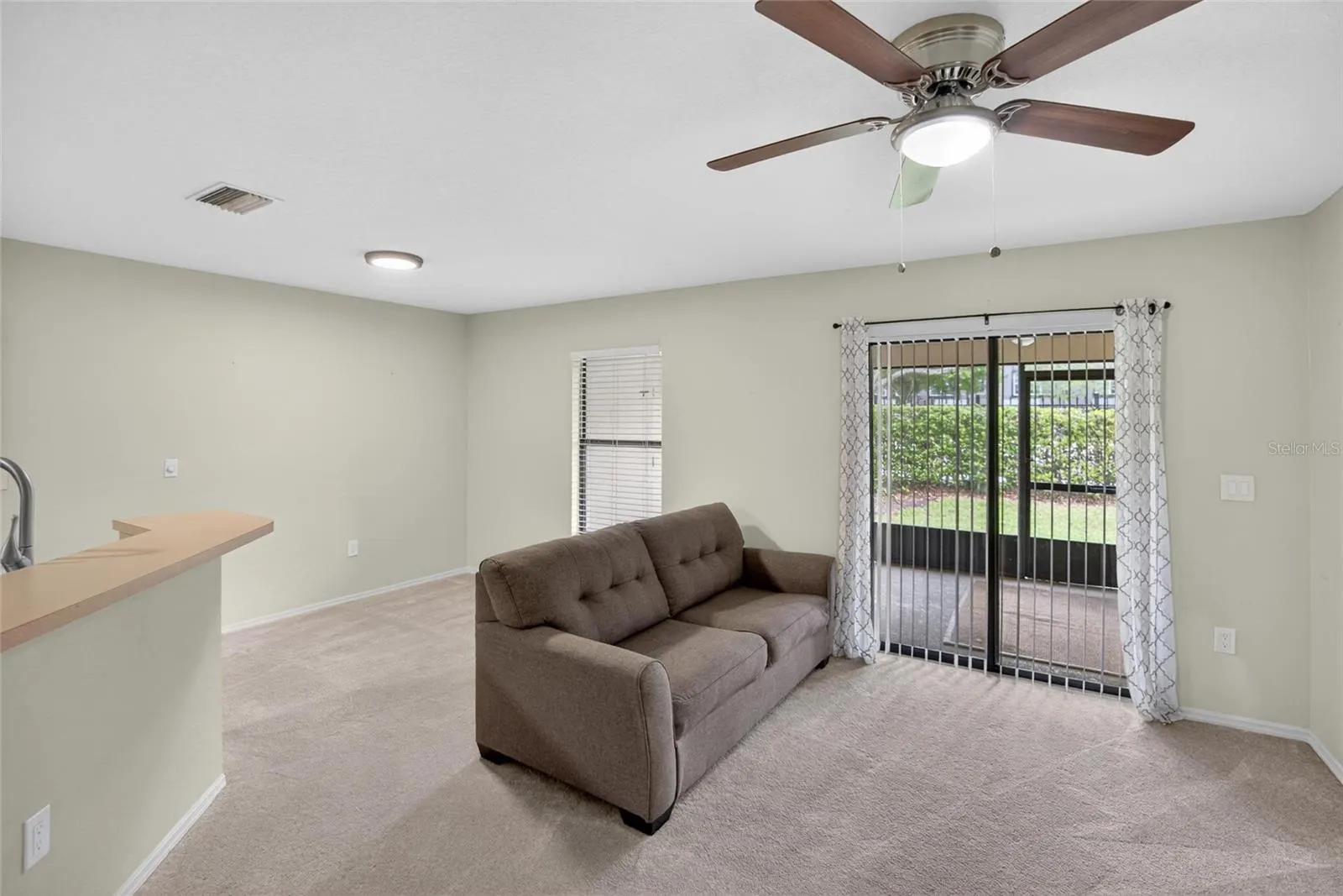 2605 OLEANDER LAKES DR