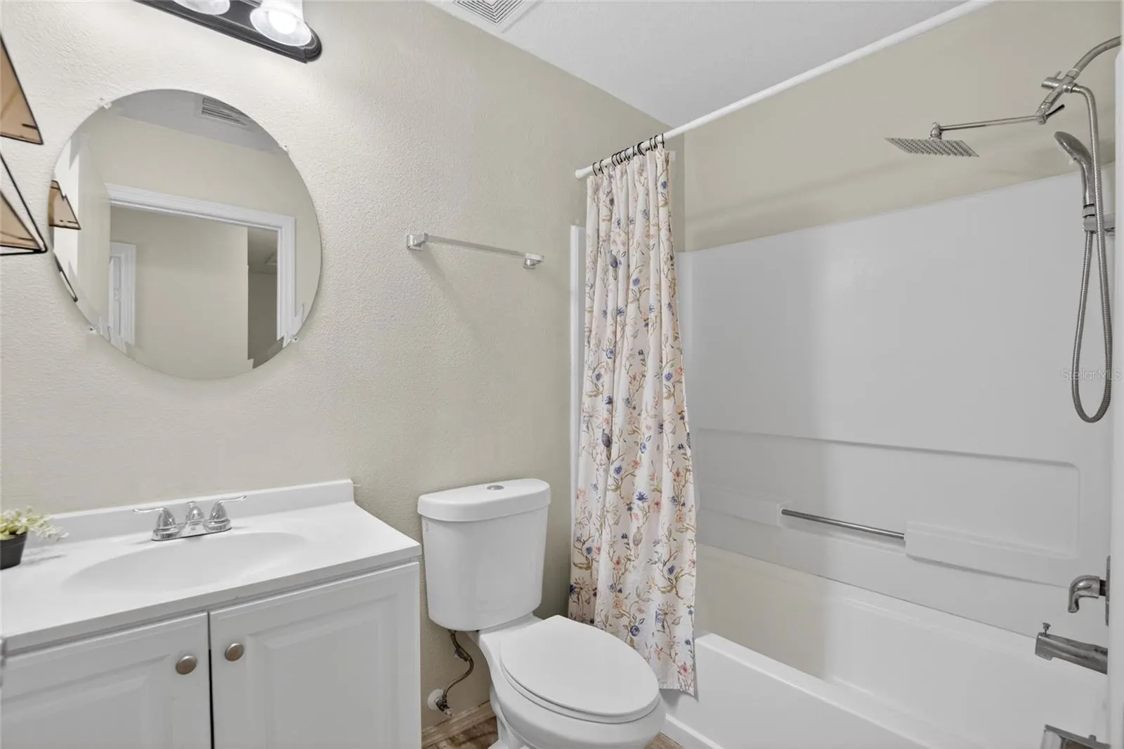 2605 OLEANDER LAKES DR