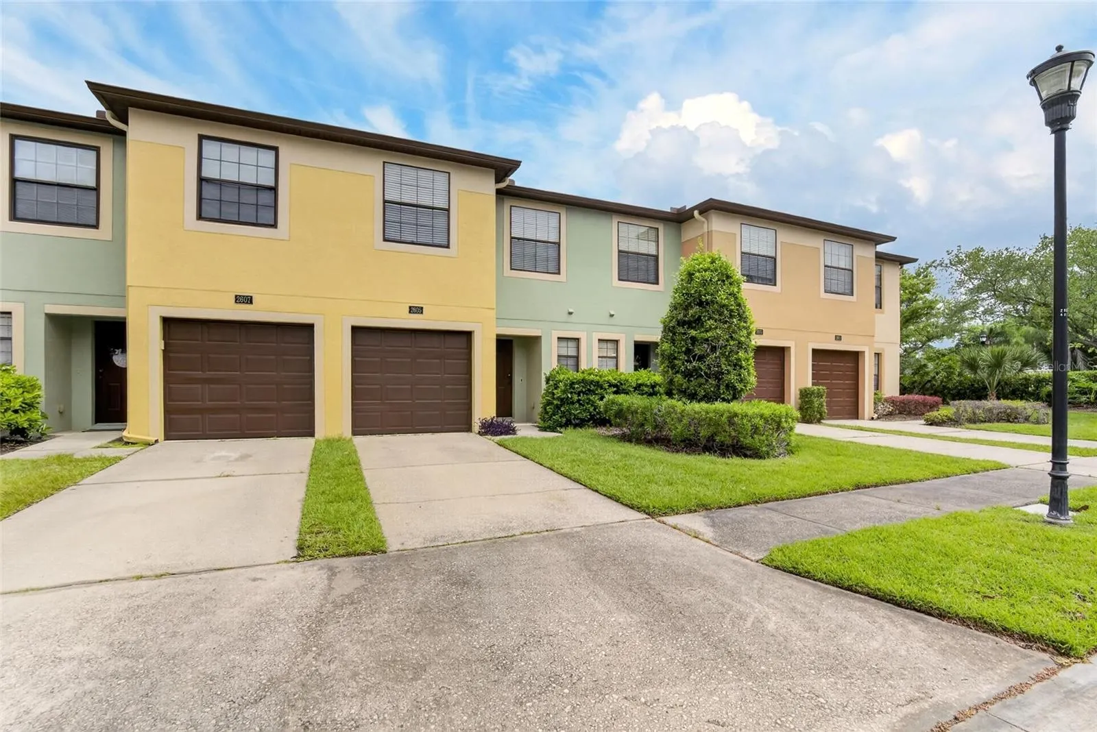 2605 OLEANDER LAKES DR