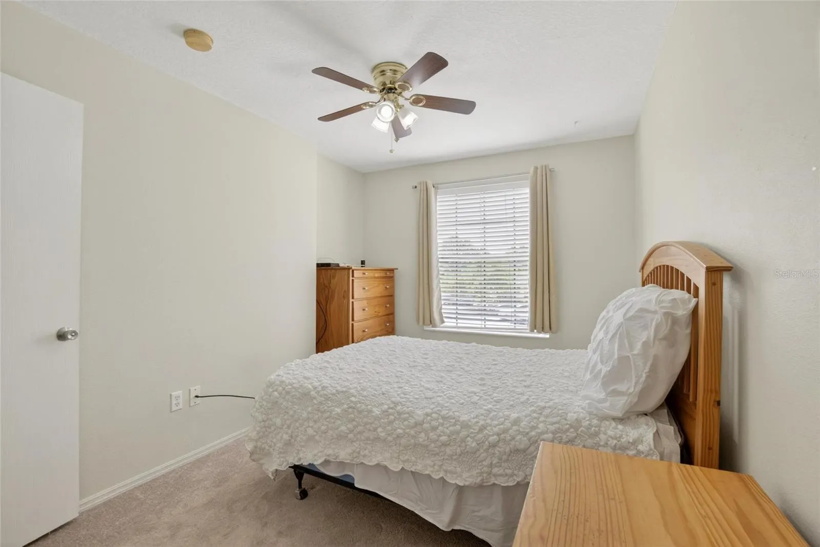 2605 OLEANDER LAKES DR