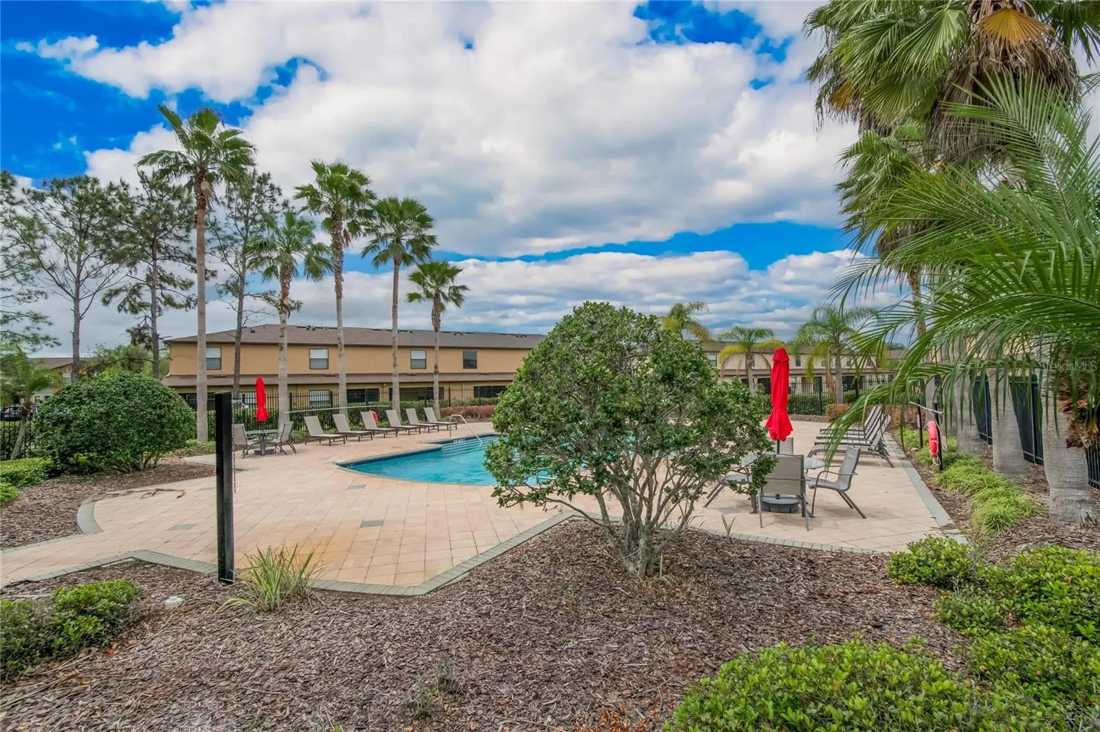 2605 OLEANDER LAKES DR