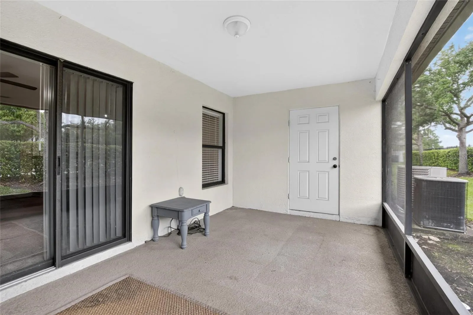 2605 OLEANDER LAKES DR