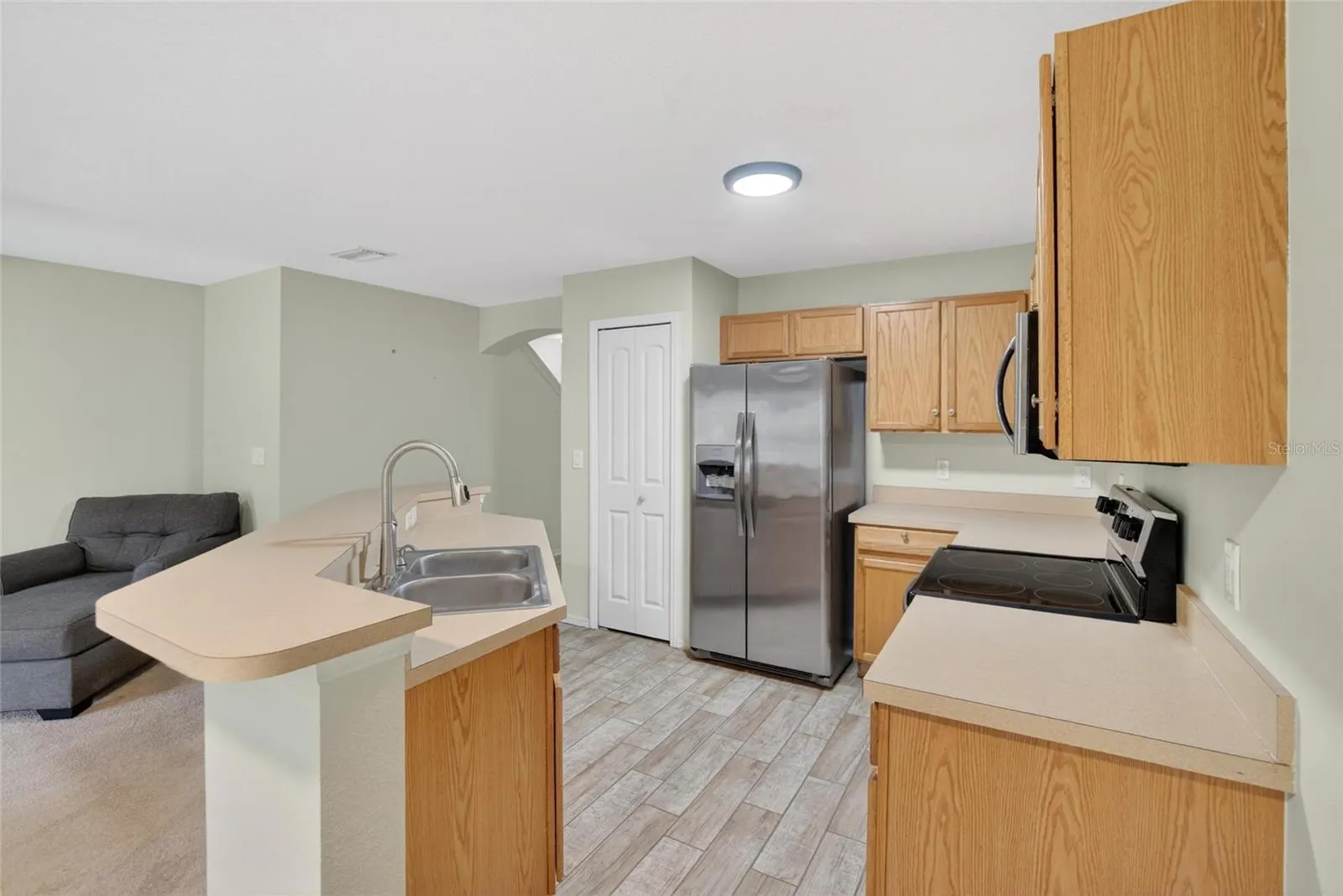 2605 OLEANDER LAKES DR