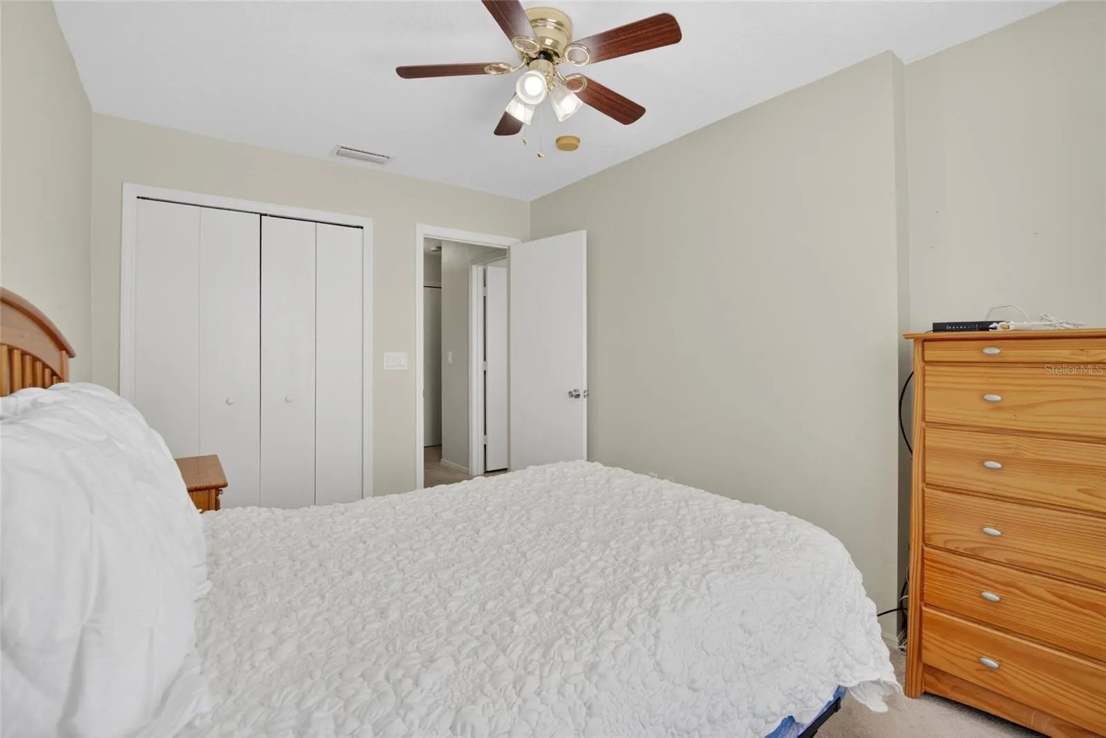 2605 OLEANDER LAKES DR