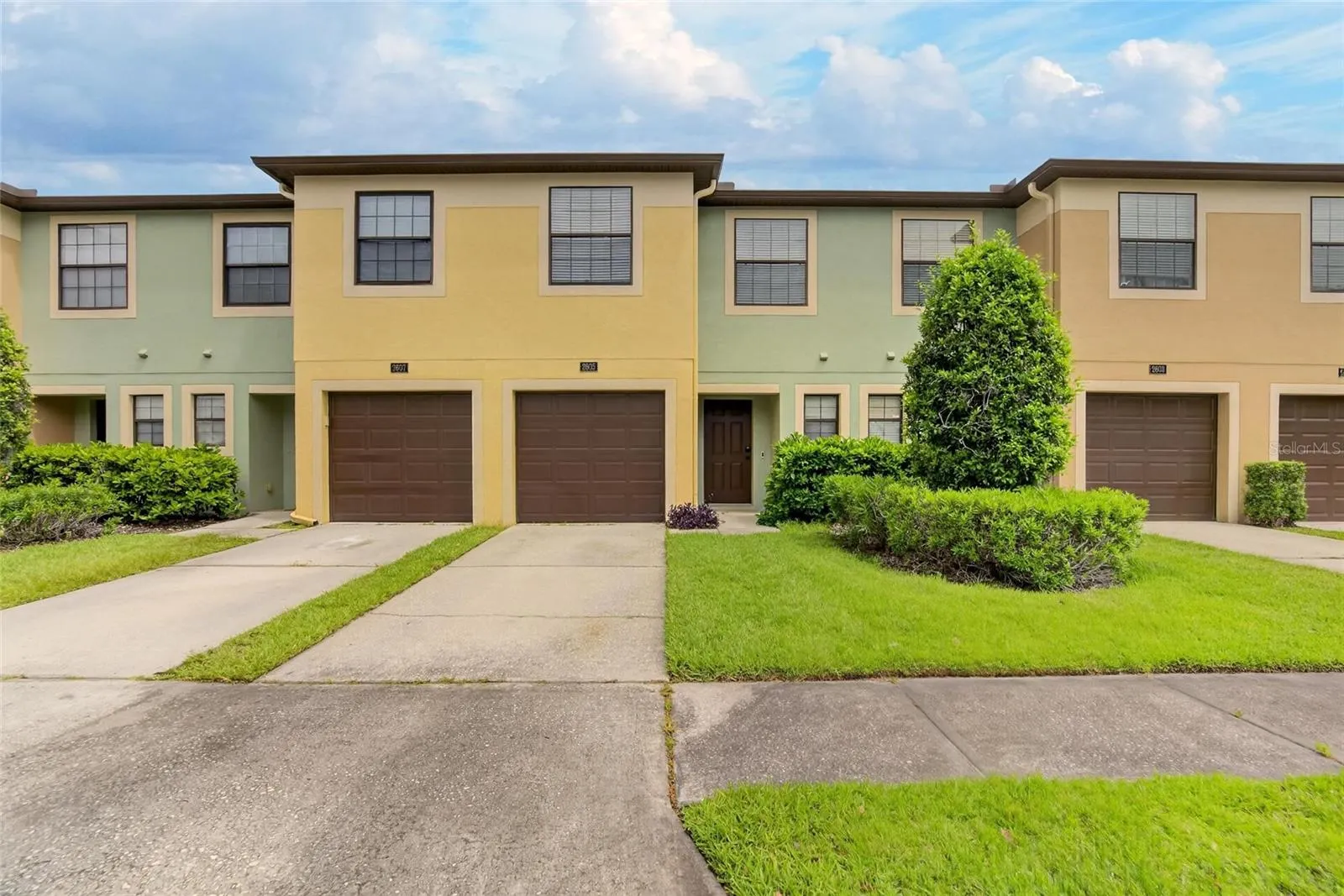 2605 OLEANDER LAKES DR