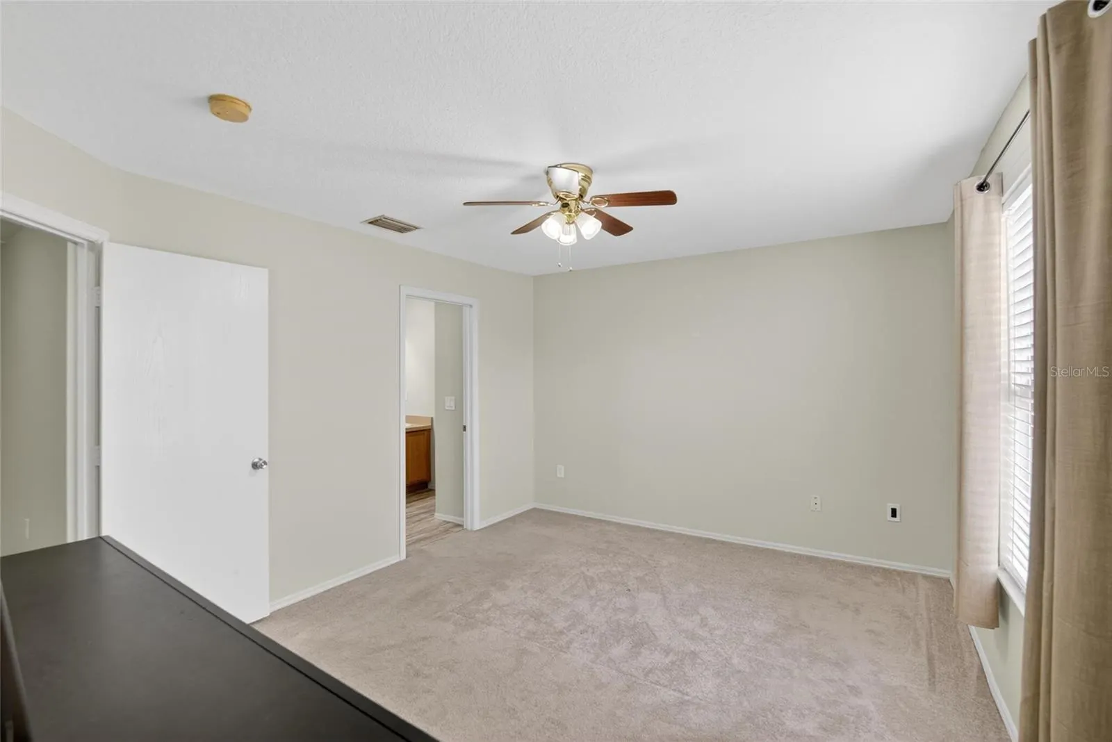 2605 OLEANDER LAKES DR